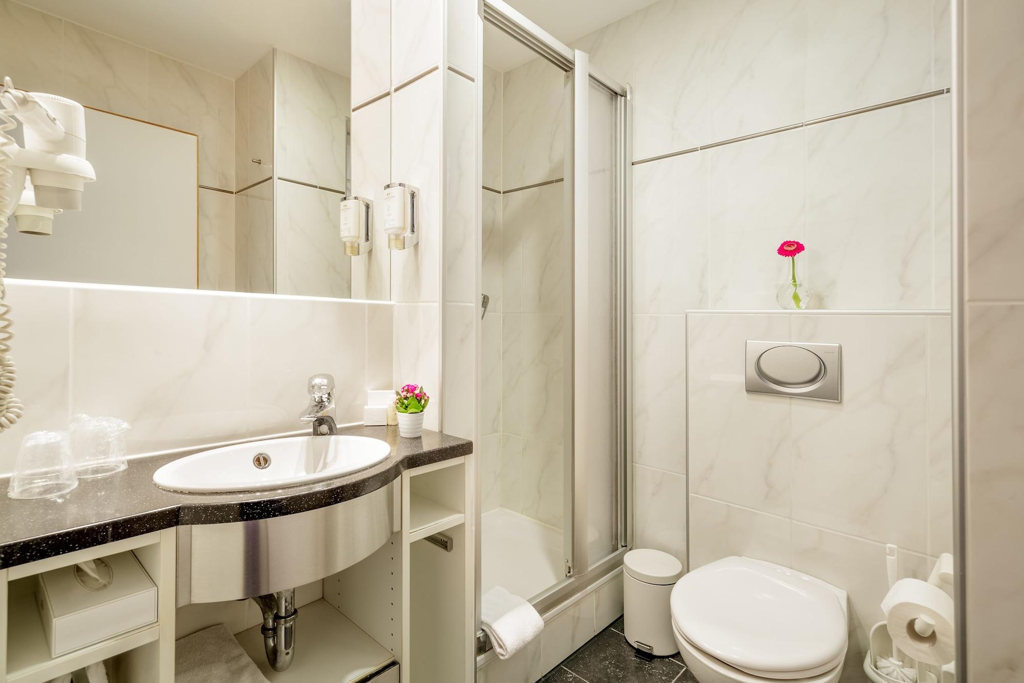 Messehotel Koeln-Deutz Екстериор снимка